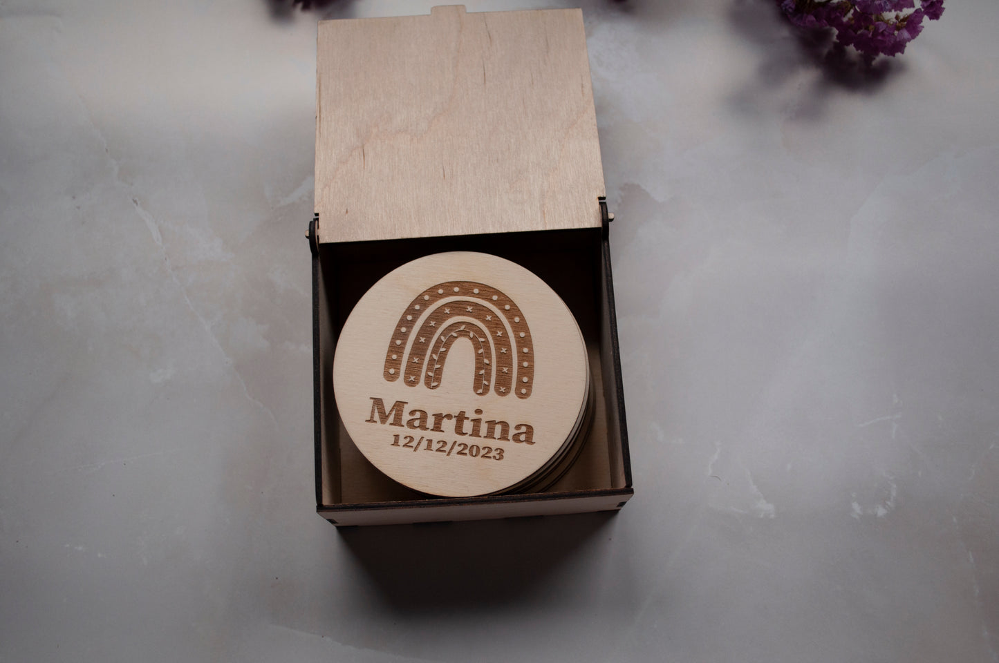 Placas cumplemeses de madera con caja personalizada