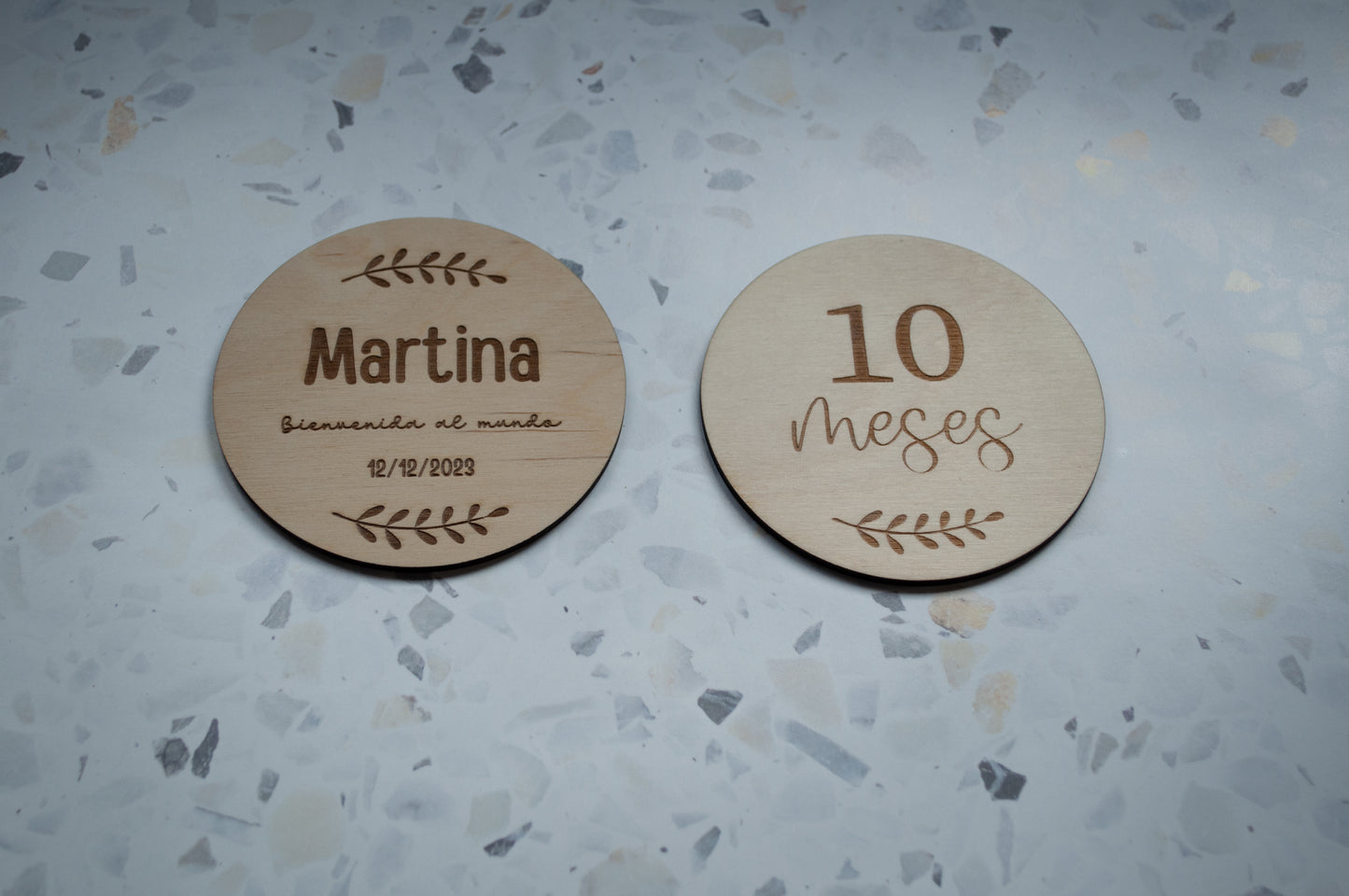 Placas cumplemeses de madera con caja personalizada